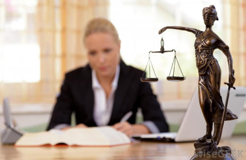 Diferencia entre un Asistente legal y un Abogado